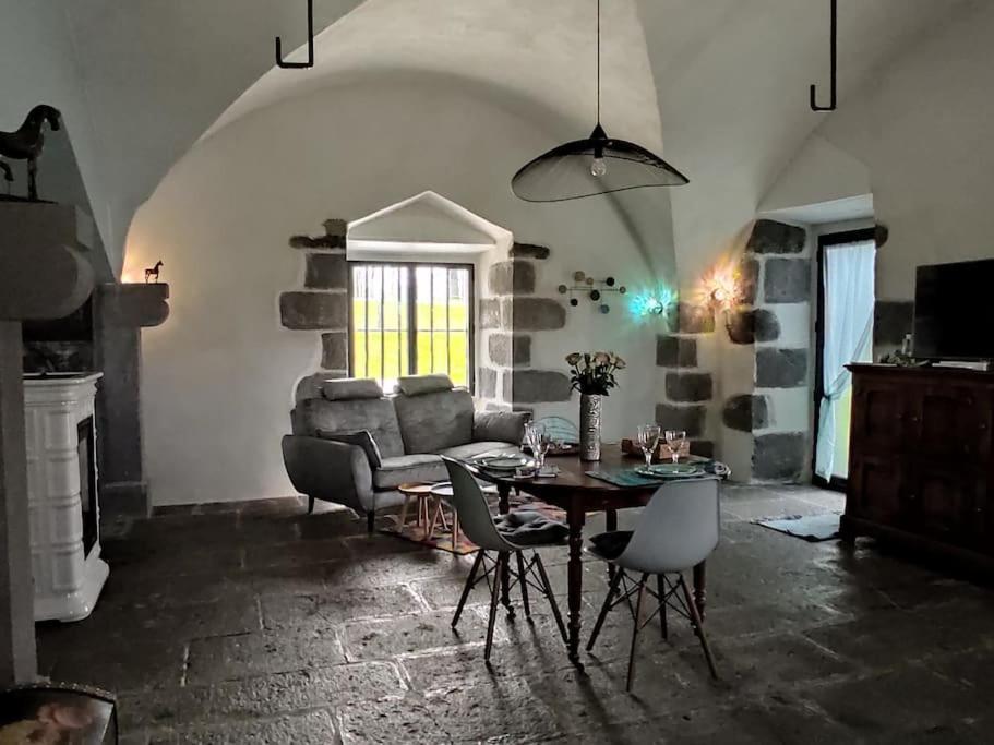 Les gîtes de Recoleine Nébouzat Extérieur photo