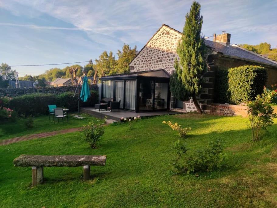 Les gîtes de Recoleine Nébouzat Extérieur photo